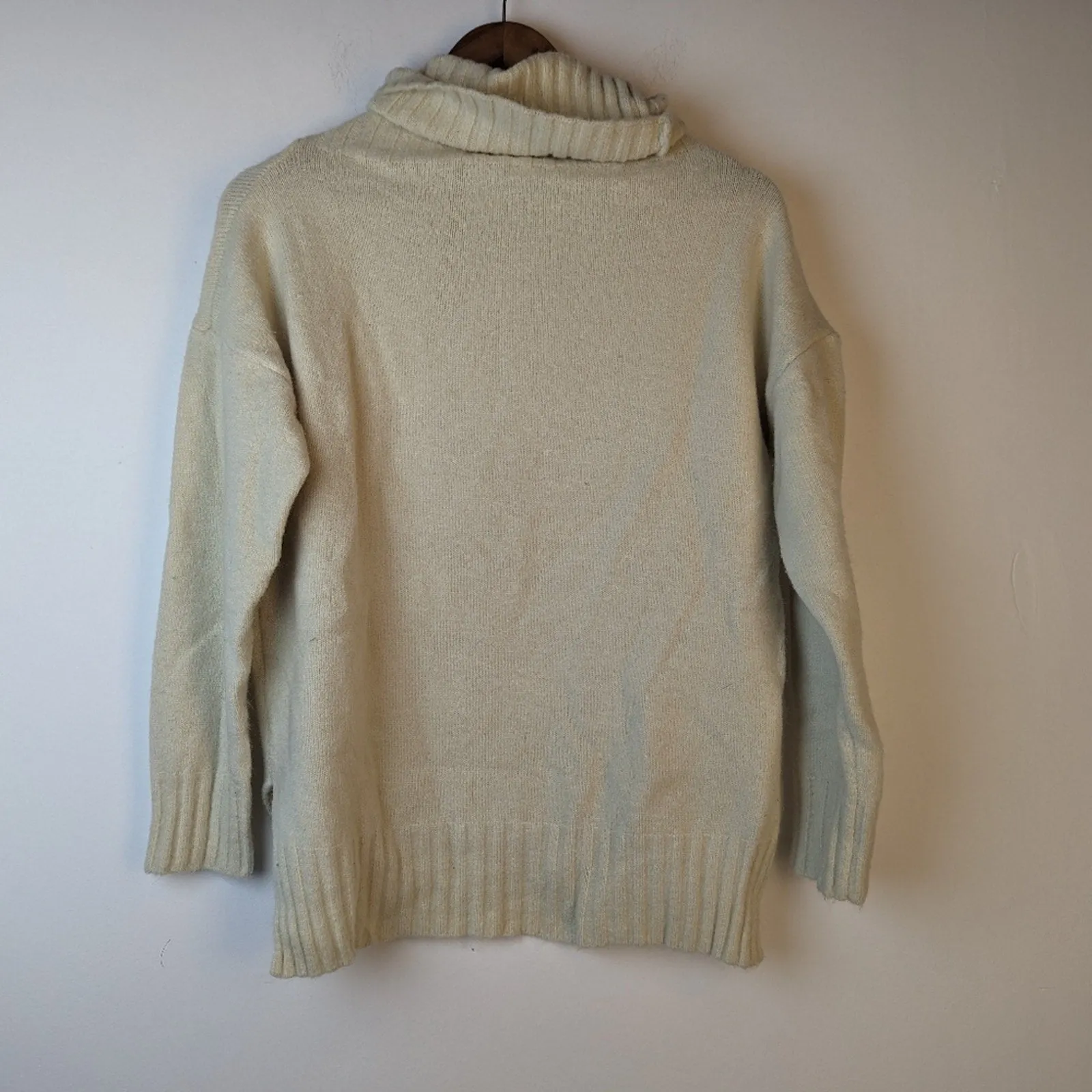Creamy Knit Turtleneck - Medium